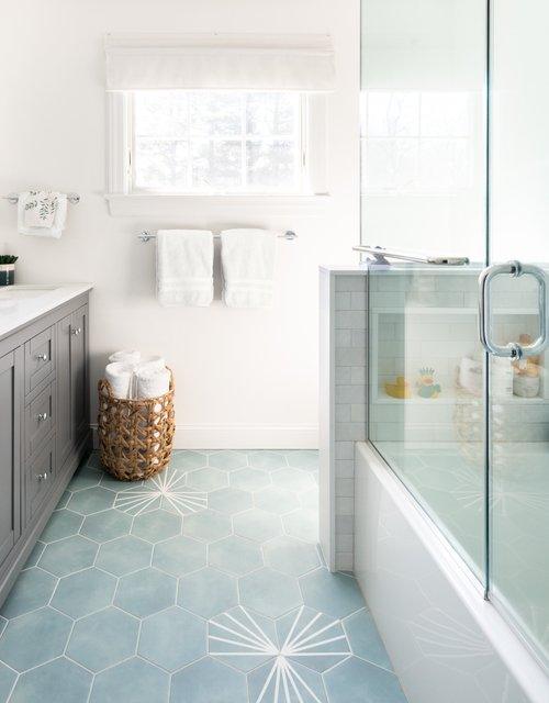 Family Bathrooms — photo 1